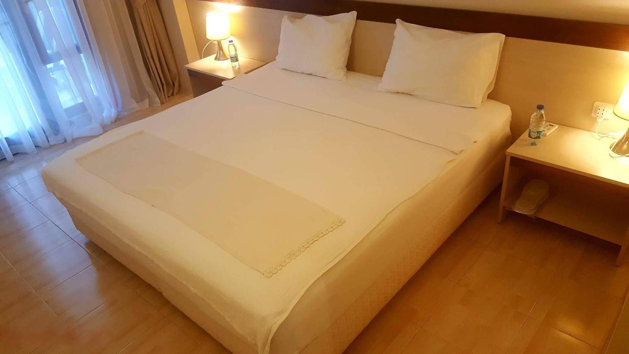 Atlas Apart Hotel Çeşme Esterno foto